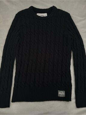 Fall Men’s Black Cable Knit Crew Sweater